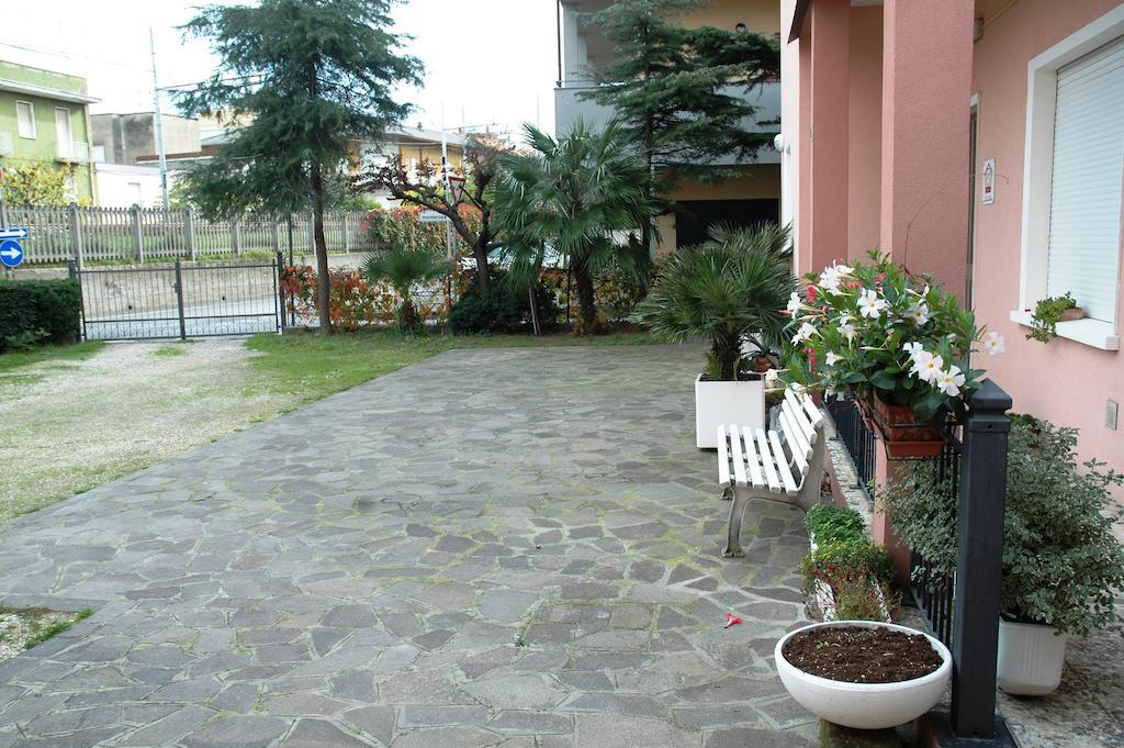 Villa Linda Affittacamere Беллария-Иджеа-Марина Экстерьер фото